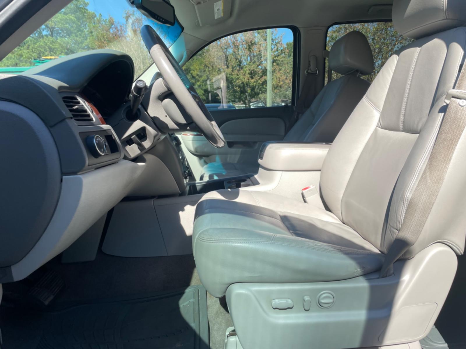 2012 WHITE GMC YUKON XL 1500 SLT (1GKS1LE07CR) with an 5.3L engine, Automatic transmission, located at 5103 Dorchester Rd., Charleston, SC, 29418-5607, (843) 767-1122, 36.245171, -115.228050 - Photo #22